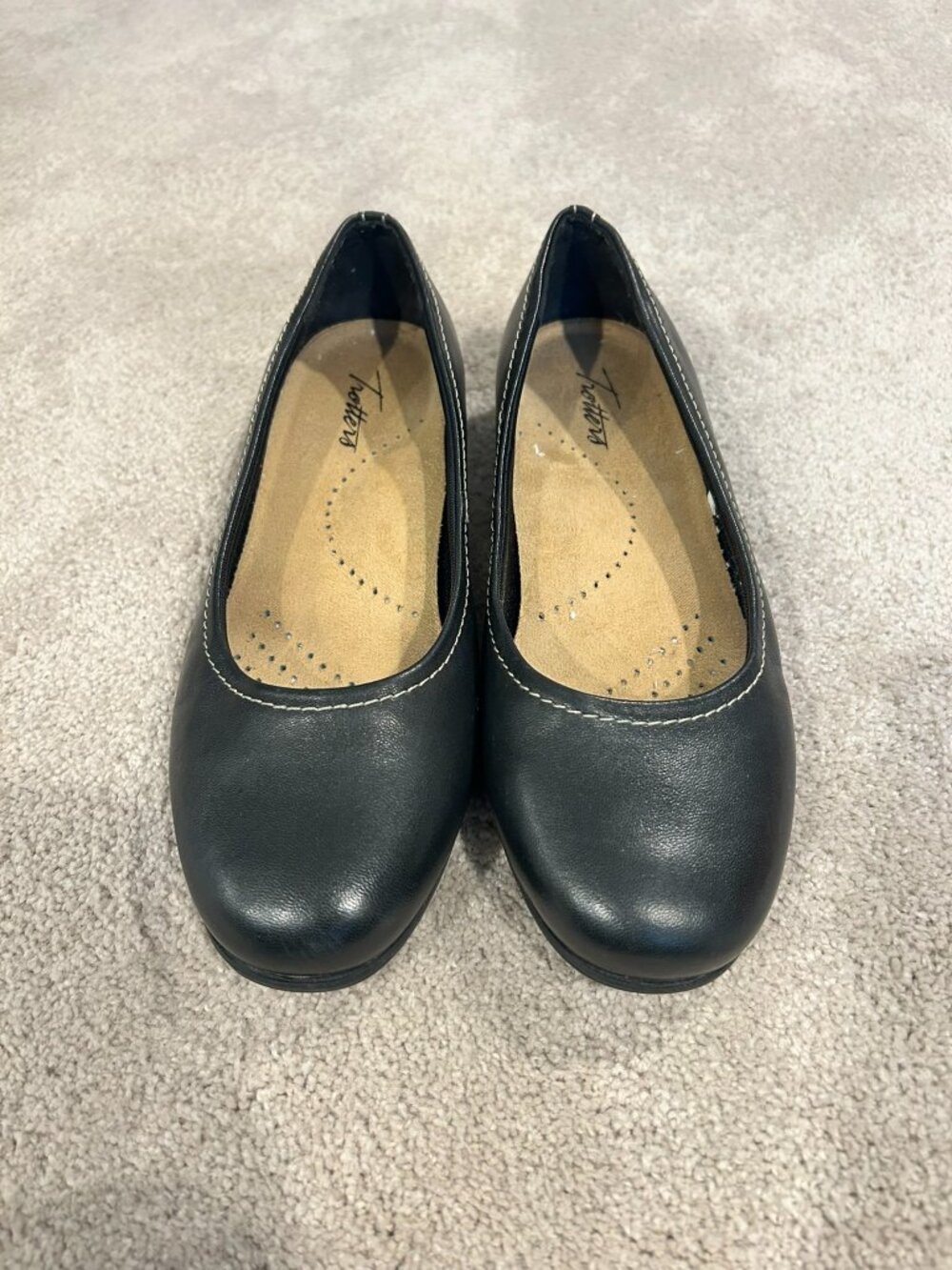 Trotters Women's black flats size 8.5W